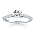 Anillo de compromiso catedralino con diamantes de microgarra de oro blanco de 14k