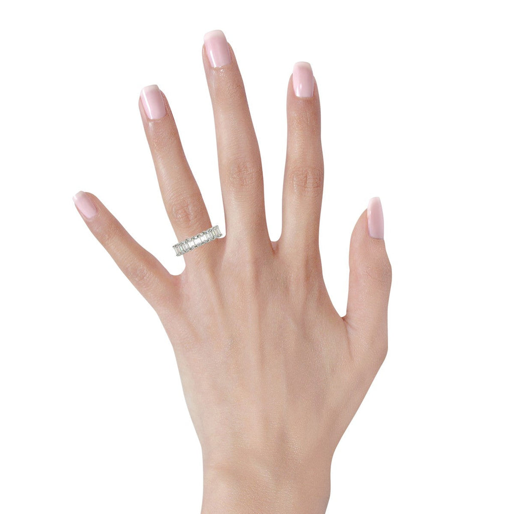 Anillo de eternidad de diamantes cultivados en laboratorio de corte esmeralda en oro blanco de 14k (4 ct. tot. FG/VS2)