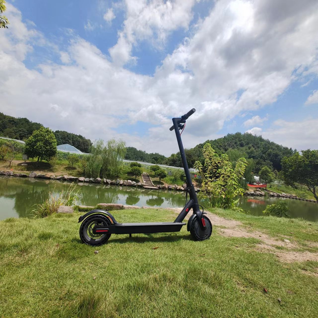 Adult Electric Scooter Folding hoverboard Tires 8.5-inch Speed ​​35KM/H 350W 36V10.4AH J-03 motorized scooter