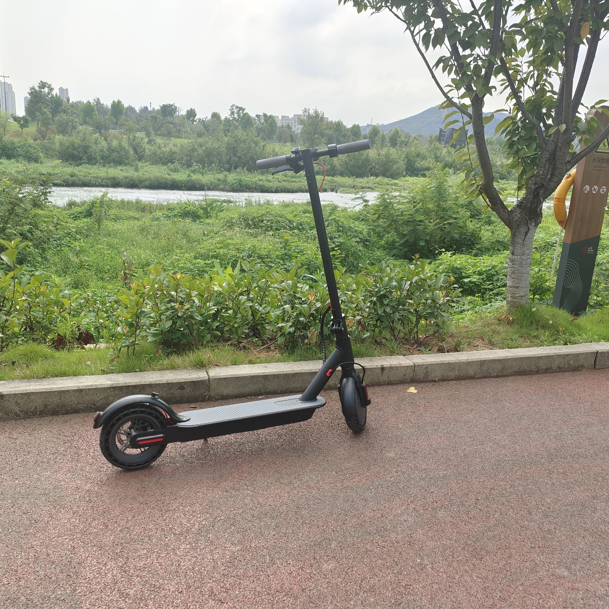 Adult Electric Scooter Folding hoverboard Tires 8.5-inch Speed ​​35KM/H 350W 36V10.4AH J-03 motorized scooter
