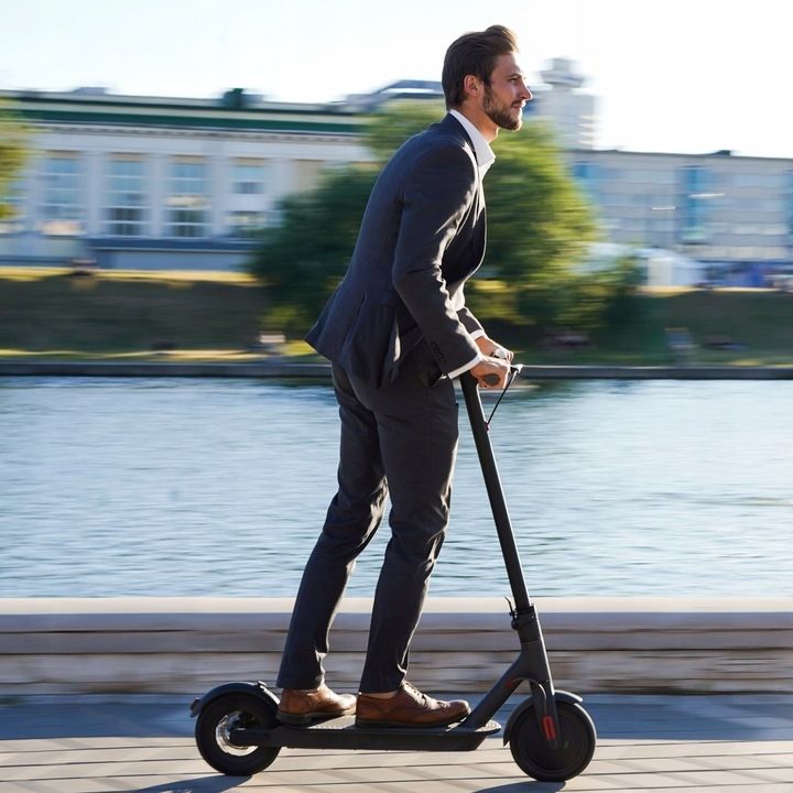 Adult Electric Scooter Folding hoverboard Tires 8.5-inch Speed ​​35KM/H 350W 36V10.4AH J-03 motorized scooter